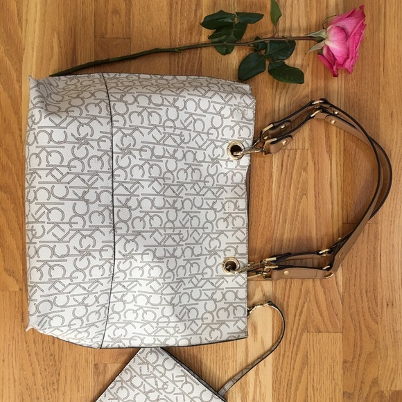 Calvin Klein Tote with pouch - Picture 2 of 6